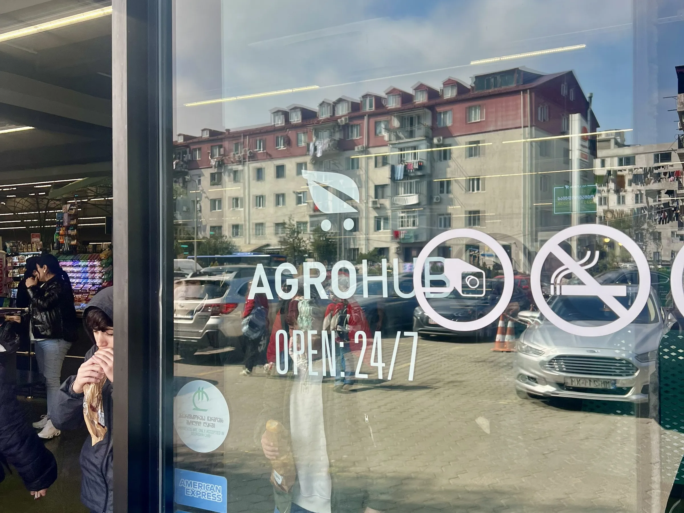 Agrohub, ჰიპერმარკეტი და კაფე