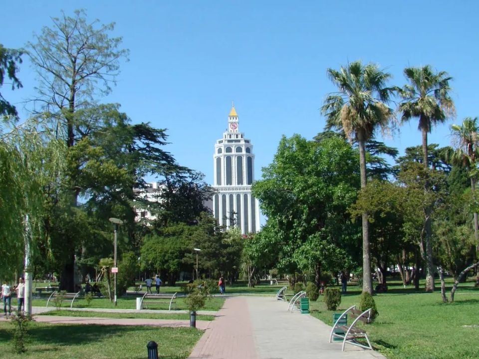 Batumi Central Park (6 May Park)