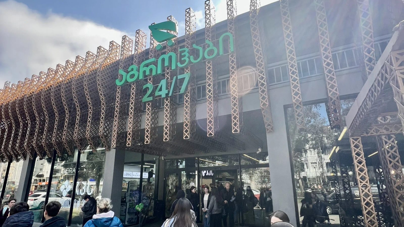 Agrohub, Hypermarket & Cafe